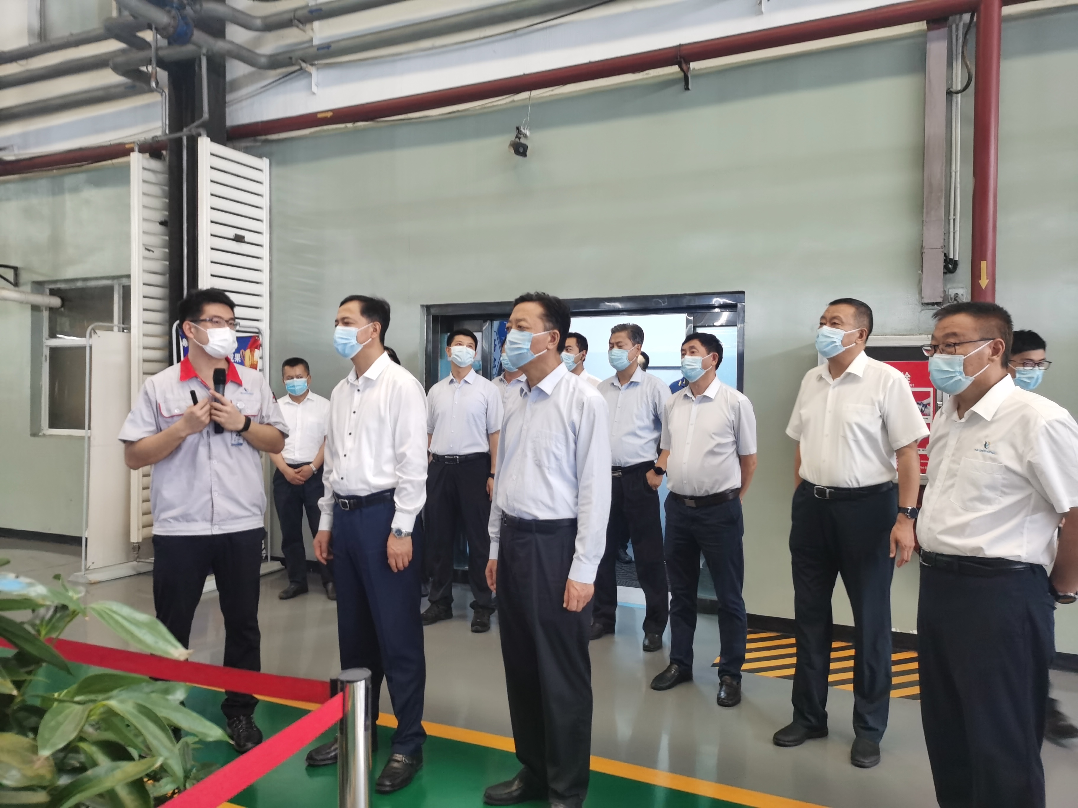 副省长卢东亮莅临我司调研指导